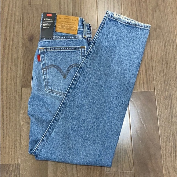 Levi’s Wedgie Icon - Picture 3 of 8